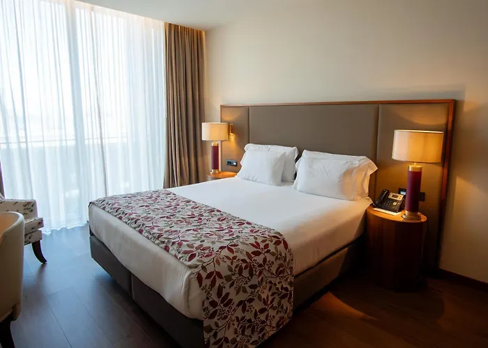 Boeira Garden Hotel Porto Gaia, Curio Collection by Hilton